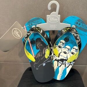 Disney Star Wars flip-flops Size 9-10 Kids